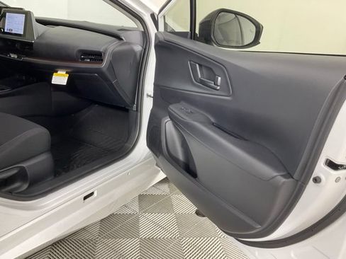 Used 2026 Toyota Prius Plug-In Hybrid FWD image 15