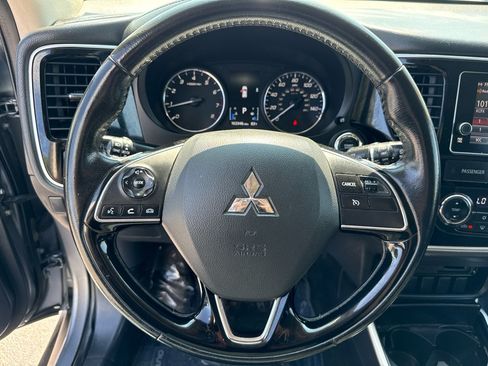 Used 2017 Mitsubishi Outlander SE FWD image 16