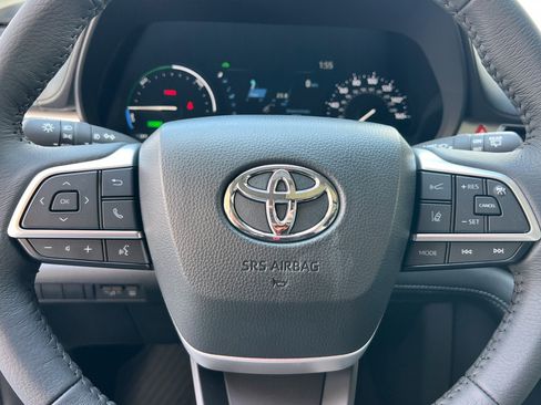 New 2026 Toyota Sienna XLE FWD image 24