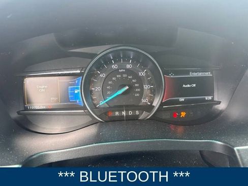 Used 2017 Ford Explorer XLT w/ Equipment Group 202A AWD/4WD image 5