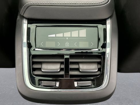 Used 2024 Volvo XC60 B5 Ultimate w/ Protection Package Premier AWD/4WD image 20