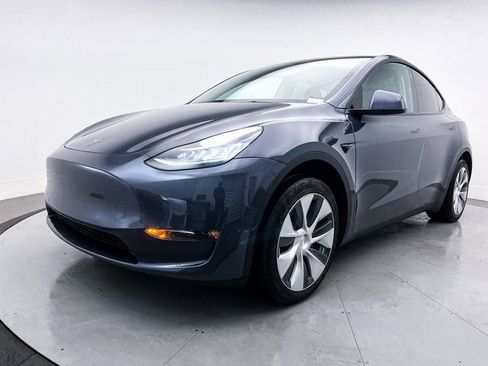 Used 2021 Tesla Model Y Long Range image 13