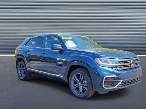 Used 2021 Volkswagen Atlas Cross Sport SE w/ Panoramic Sunroof Package image 2