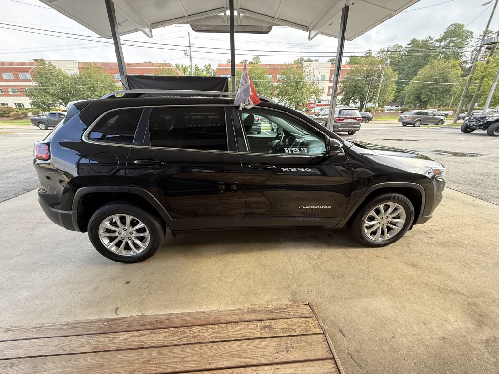 Used 2019 Jeep Cherokee Latitude w/ Popular Appearance Group FWD image 4