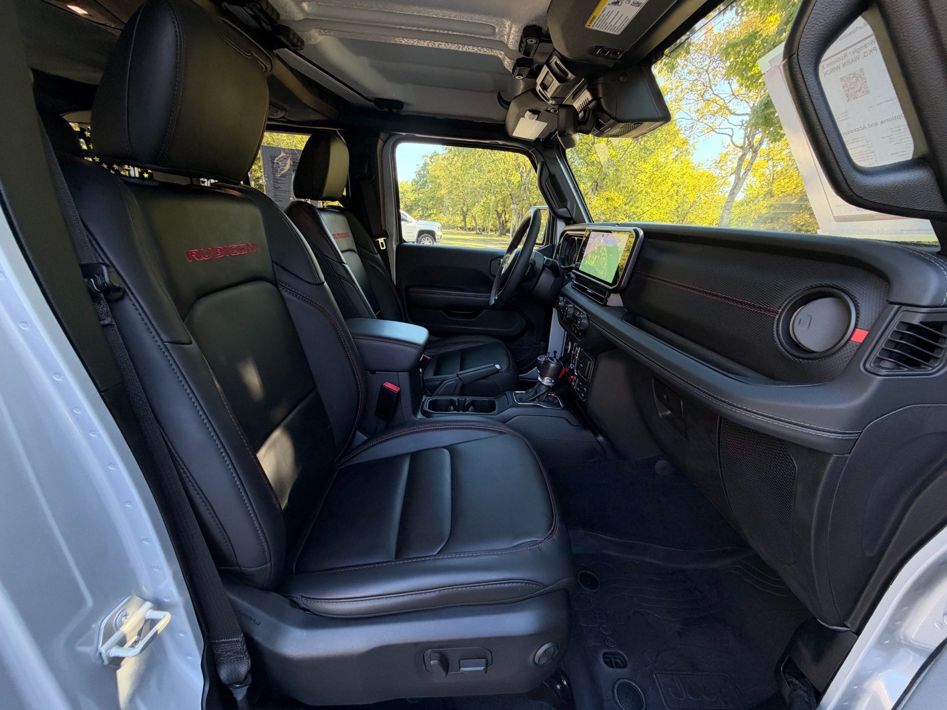 Used 2024 Jeep Wrangler Unlimited Rubicon AWD/4WD image 10