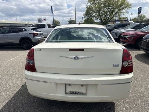 Used 2008 Chrysler 300 Touring RWD image 3