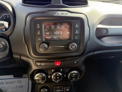 Used 2017 Jeep Renegade Latitude w/ Popular Equipment Group image 23