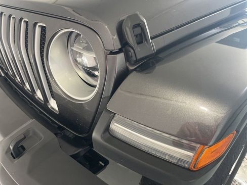 Used 2021 Jeep Wrangler Unlimited Sahara AWD/4WD image 35