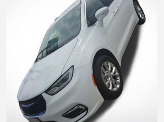 Used 2022 Chrysler Pacifica Touring-L w/ Uconnect Theater Family Group AWD/4WD video 1