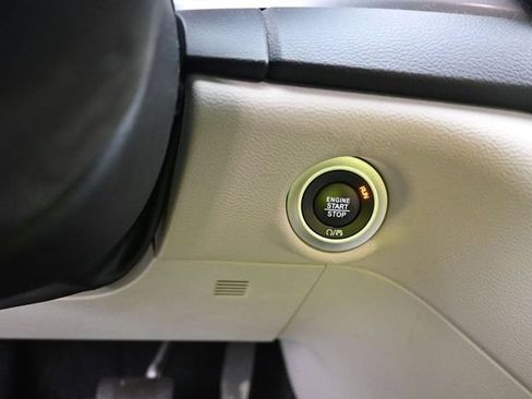 Used 2024 Chrysler Pacifica Touring-L FWD image 24