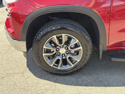 Used 2024 Chevrolet Silverado 1500 LT w/ Z71 Off-Road Package image 12