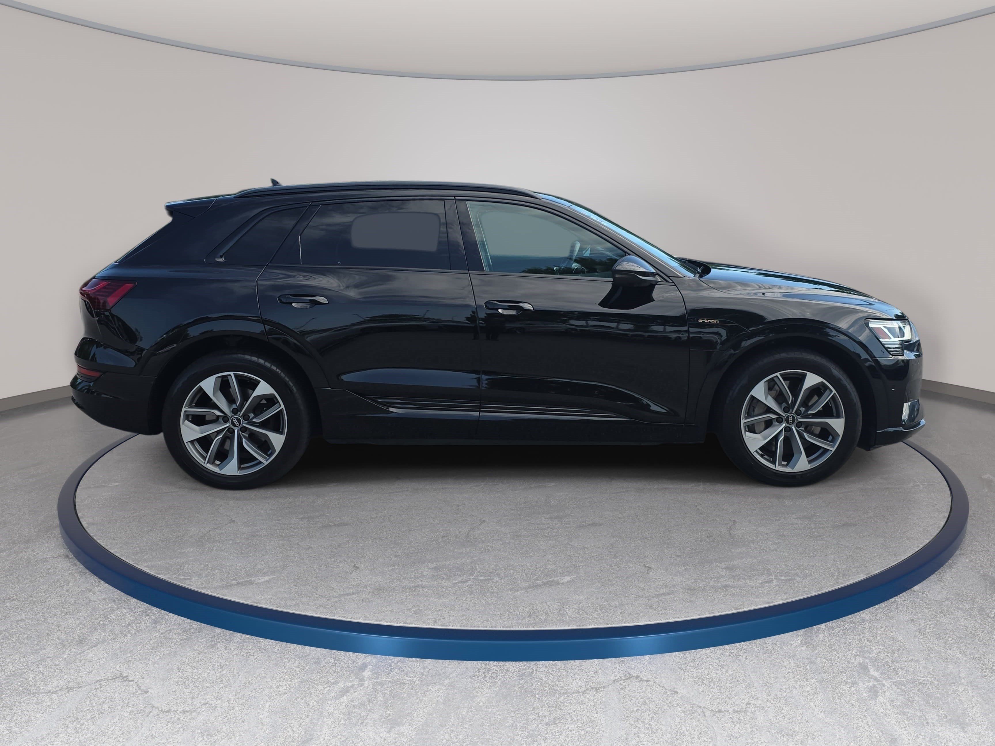Used 2021 Audi e-tron Premium Plus w/ Premium Plus Package AWD/4WD image 4