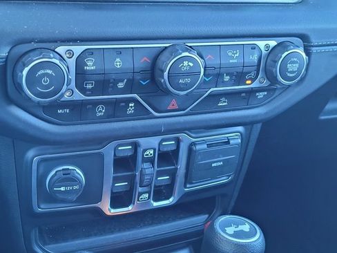 Certified 2025 Jeep Wrangler Unlimited Sahara AWD/4WD image 11