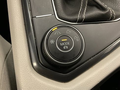 Used 2023 Volkswagen Tiguan SE image 17