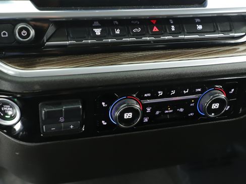 Used 2025 Chevrolet Silverado 2500 LT w/ Convenience Package image 18