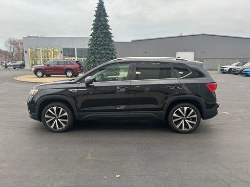 Used 2024 Volkswagen Taos SE image 4