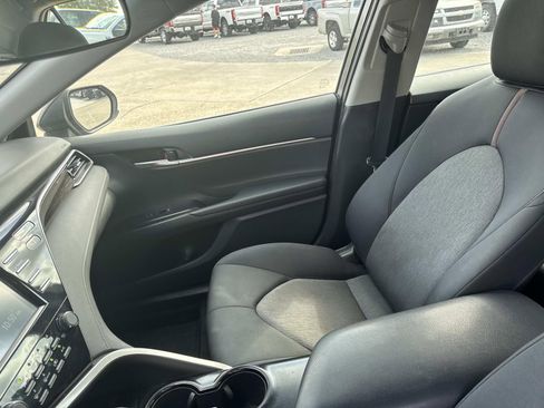 Used 2019 Toyota Camry SE image 15