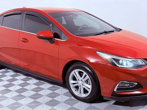 Used 2017 Chevrolet Cruze LT w/ Convenience Package FWD image 1