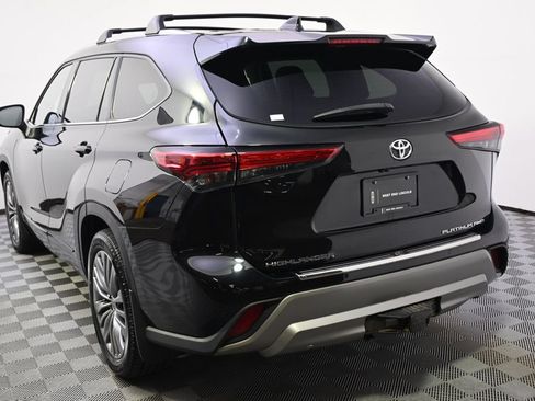 Used 2021 Toyota Highlander Platinum AWD/4WD image 4