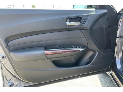 Certified 2017 Acura TLX FWD image 10