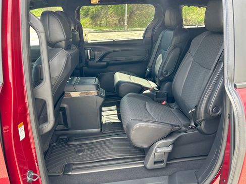 New 2026 Toyota Sienna Platinum AWD/4WD image 27