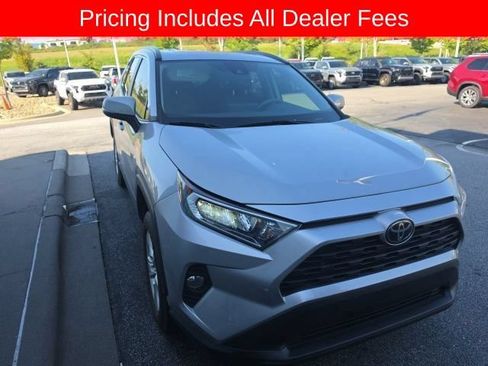 Used 2020 Toyota RAV4 XLE w/ Convenience Package FWD image 8