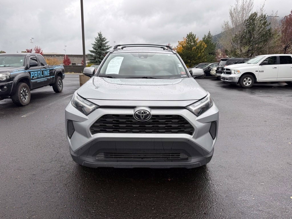 Used 2025 Toyota RAV4 XLE AWD/4WD image 2