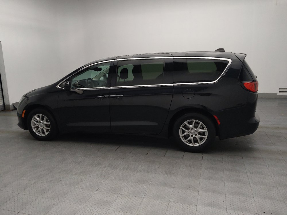 Used 2023 Chrysler Voyager LX FWD image 3
