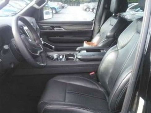 Used 2024 Jeep Wagoneer Series II w/ Flexible Seating Group RWD image 4