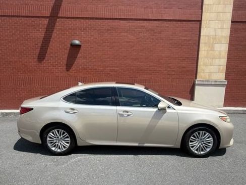 Used 2013 Lexus ES 350 w/ Luxury Pkg FWD image 1