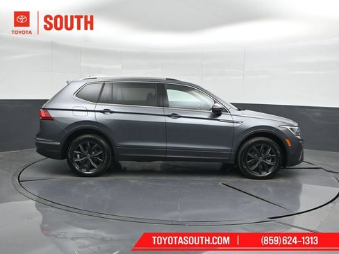 Used 2024 Volkswagen Tiguan SE AWD/4WD image 3
