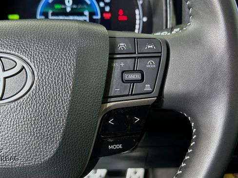 Used 2025 Toyota Camry SE w/ Convenience Package image 17