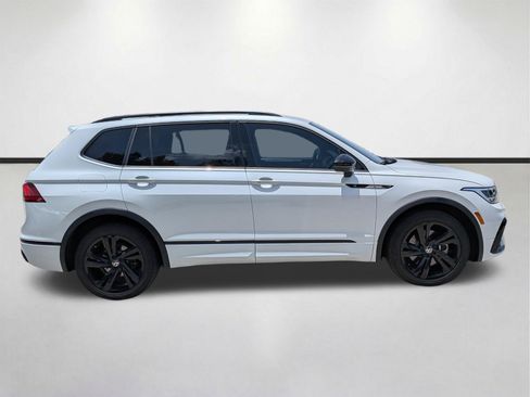 Used 2023 Volkswagen Tiguan SE R-Line FWD image 2