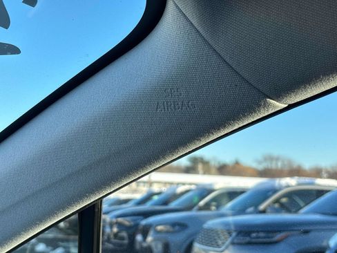 Used 2017 Toyota Prius Prime Premium image 28