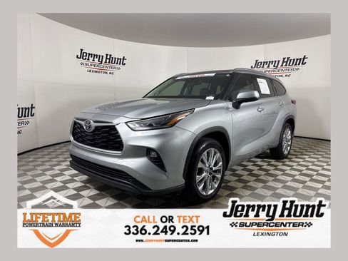 Used 2023 Toyota Highlander Limited image 1