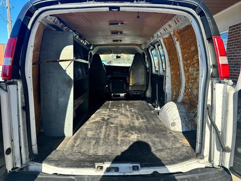Used 2016 GMC Savana 2500 RWD image 13