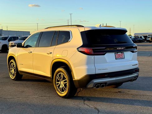 Used 2025 GMC Acadia Elevation image 9