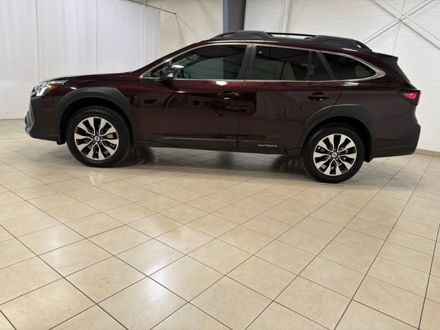 Used 2025 Subaru Outback Limited AWD/4WD image 3