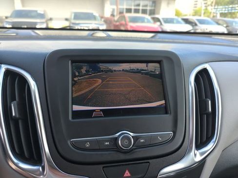 Used 2021 Chevrolet Equinox LS FWD image 24