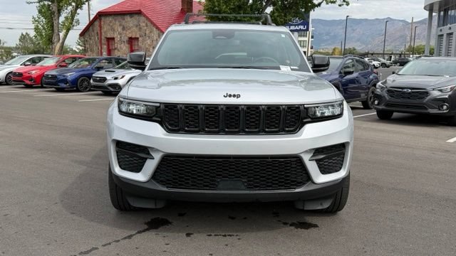 Used 2024 Jeep Grand Cherokee Altitude AWD/4WD image 8