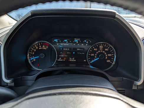 Used 2019 Ford F150 Lariat w/ Equipment Group 502A Luxury AWD/4WD image 26