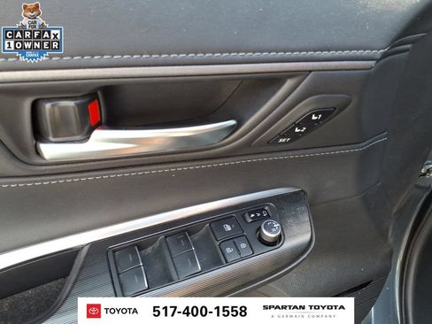 Used 2023 Toyota Venza XLE AWD/4WD image 14