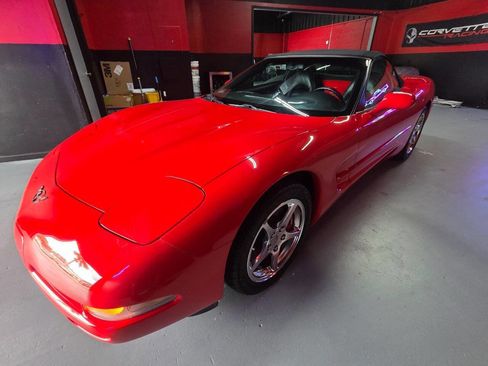 Used 2004 Chevrolet Corvette Convertible w/ Preferred Equipment Group RWD image 20
