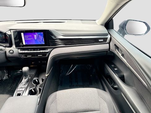Used 2025 Toyota Camry LE w/ Convenience Package FWD image 17