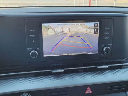 Used 2022 Kia Carnival LX image 5