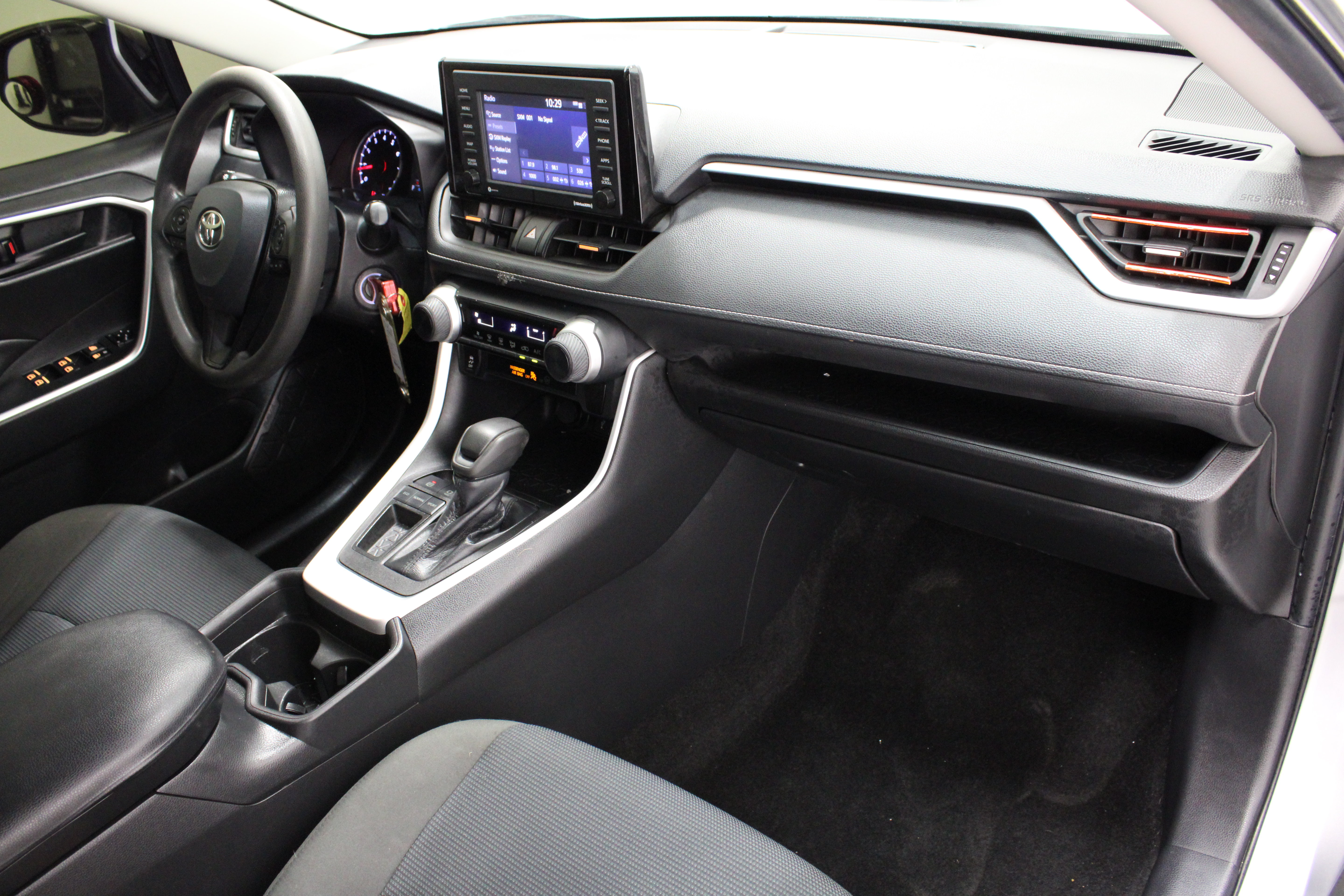 Used 2021 Toyota RAV4 LE FWD image 27