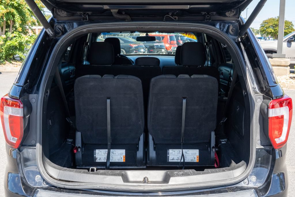 Used 2018 Ford Explorer XLT w/ Equipment Group 201A FWD image 9