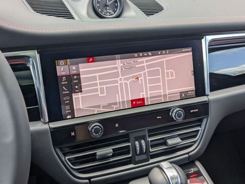 New 2026 Porsche Macan image 17