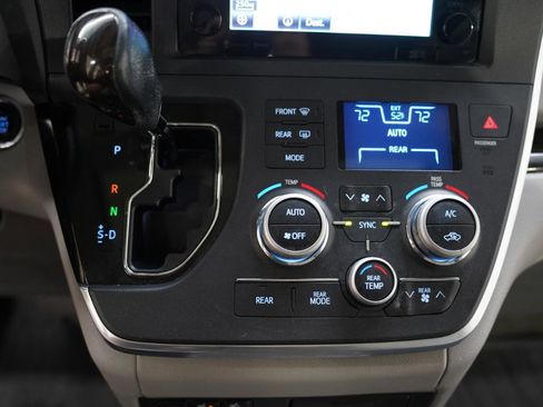 Used 2017 Toyota Sienna XLE Premium w/ Outdoor Package image 21