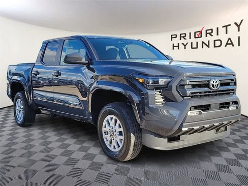 Used 2024 Toyota Tacoma SR5 image 3